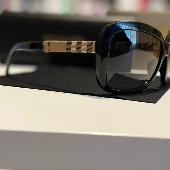 Burberry Black Sunglasses - Picture 5 of 5